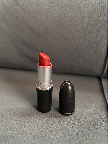 Beden Mac ruj Russian red