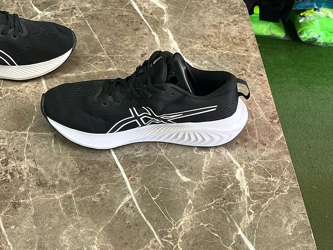 Asics spor ayakkabı