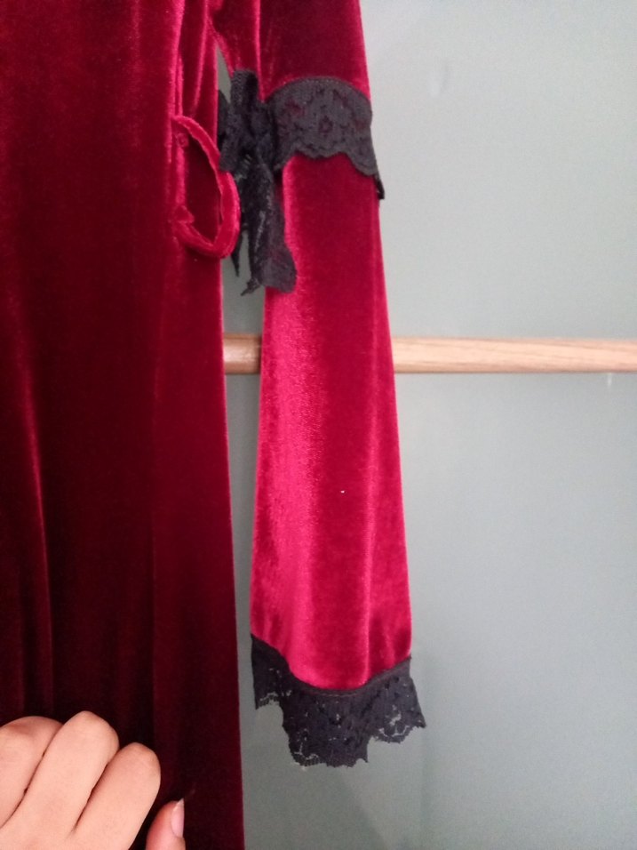 Bordo Gotik Nakışlı Uzun Kadın Elbisesi - Görsel 2