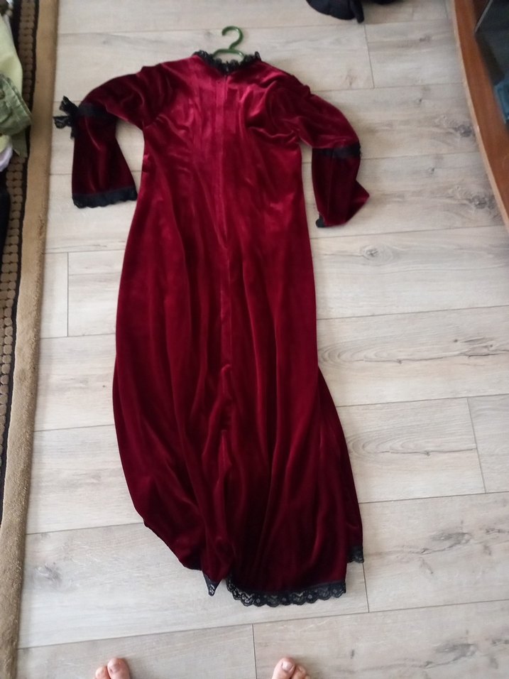 Bordo Gotik Nakışlı Uzun Kadın Elbisesi - Görsel 3