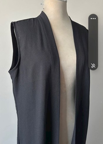 Siyah Uzun Drapeli Kolsuz Kadın Yelek - Görsel 3