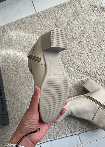 Bej Tokalı Kadın Bot - Görsel 2