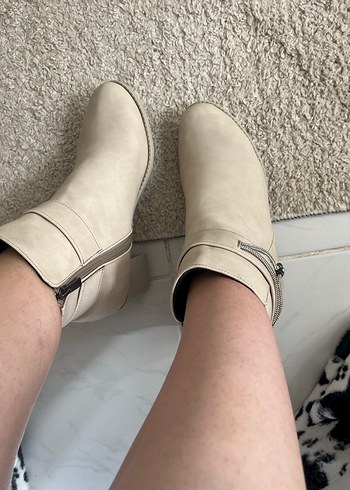 Bej Tokalı Kadın Bot - Görsel 3