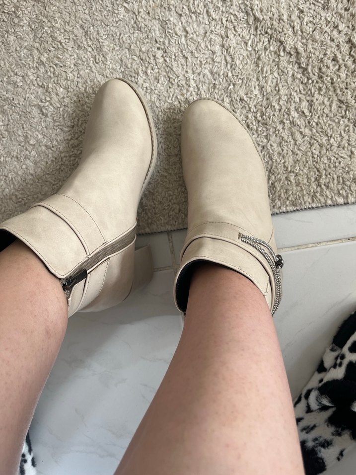 Bej Tokalı Kadın Bot - Görsel 3