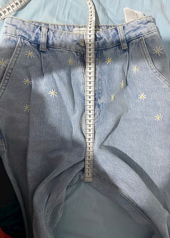 Nakışlı Düğmeli Mini Mavi Kadın Kot Şort - Görsel 6