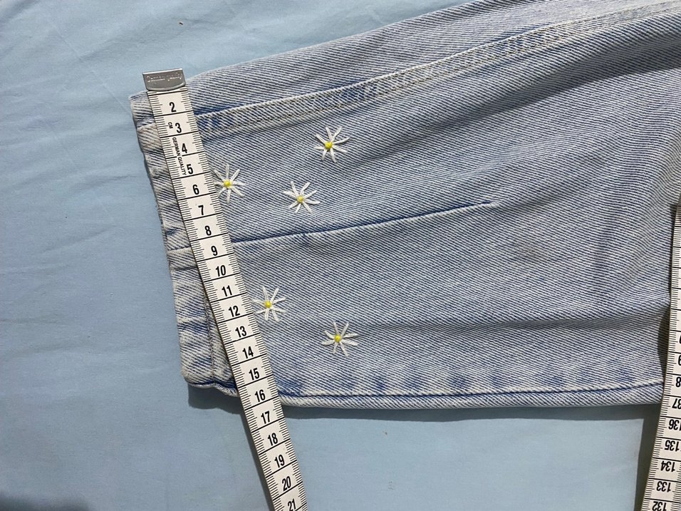 Nakışlı Düğmeli Mini Mavi Kadın Kot Şort - Görsel 4