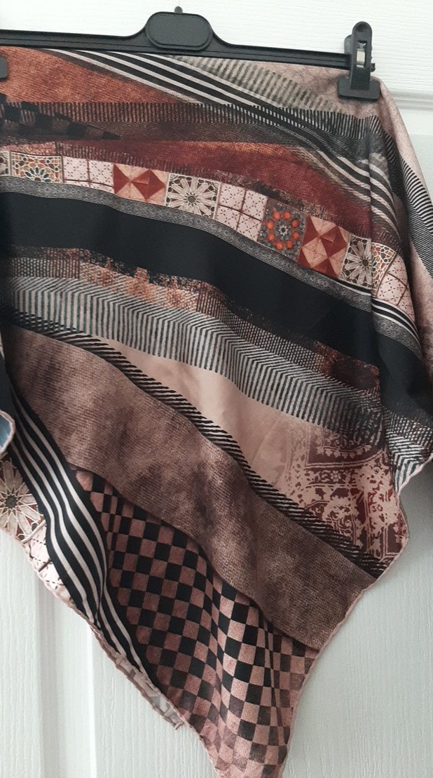 Bohem Tarzı Kahverengi Desenli Kadın eşarp - Görsel 3