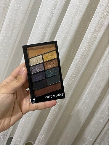 Wet n Wild Far paleti