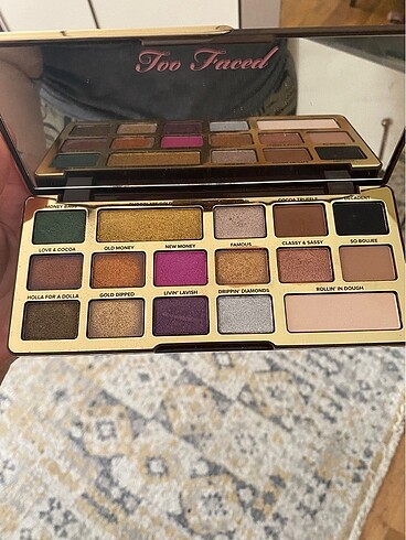 Too Faced Far Paleti