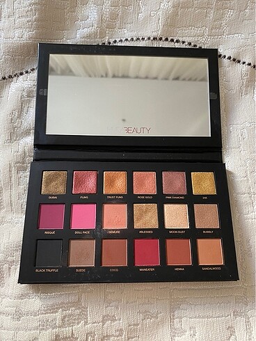 Huda Beauty Huda Beauty far paleti