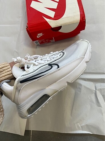 Nike 2090 Beyaz Spor Ayakkabı