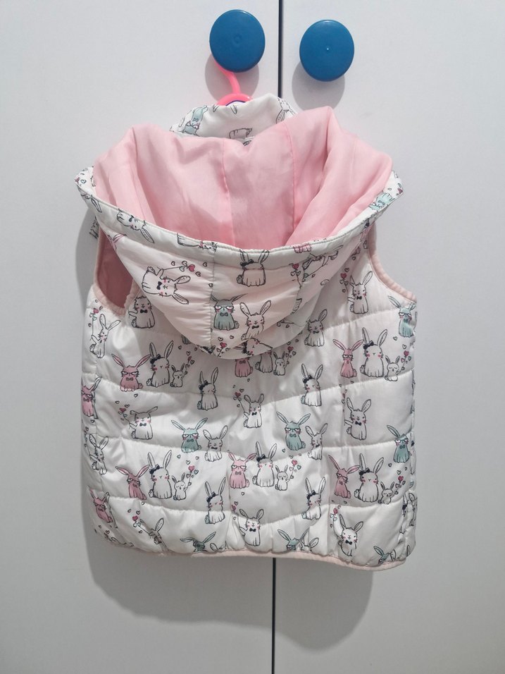 Kız Çocuk Kapüşonlu Baskılı Yelek - Görsel 2