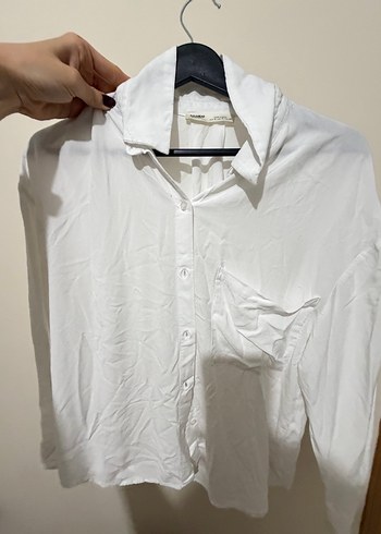 Pull&Bear Kadın Beyaz Pamuklu V Yaka Gömlek - Görsel 4