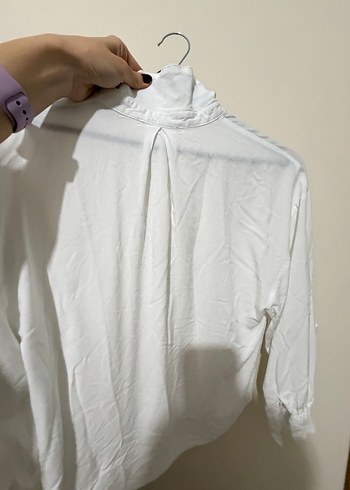 Pull&Bear Kadın Beyaz Pamuklu V Yaka Gömlek - Görsel 2