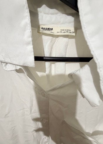 Pull&Bear Kadın Beyaz Pamuklu V Yaka Gömlek - Görsel 3