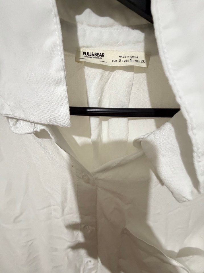 Pull&Bear Kadın Beyaz Pamuklu V Yaka Gömlek - Görsel 3