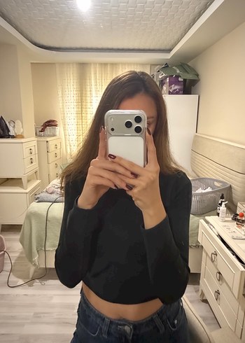 Pull bear Kadın Siyah Batik Desenli Balıkçı Yaka Crop Top - Görsel 3