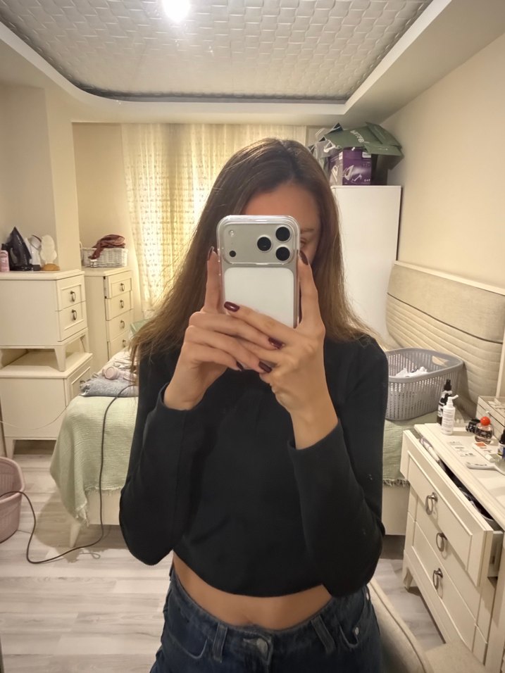 Pull bear Kadın Siyah Batik Desenli Balıkçı Yaka Crop Top - Görsel 3