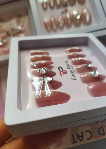 Royal Paris kedi gözü Işıltılı Tırnak Süsleri - Görsel 4