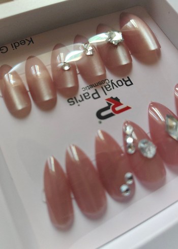 Royal Paris kedi gözü Işıltılı Tırnak Süsleri - Görsel 3