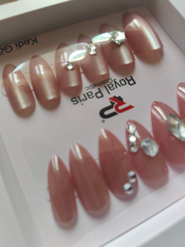 Royal Paris kedi gözü Işıltılı Tırnak Süsleri - Görsel 3