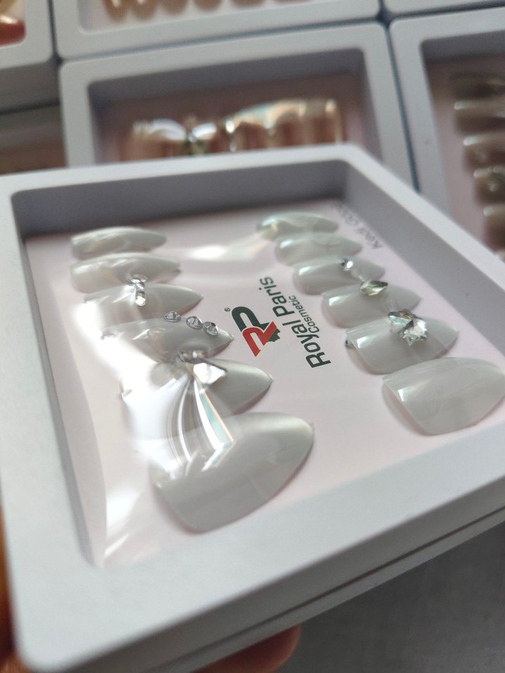 Royal Paris Beyaz Kedi Gözü takma tırnak - Görsel 4