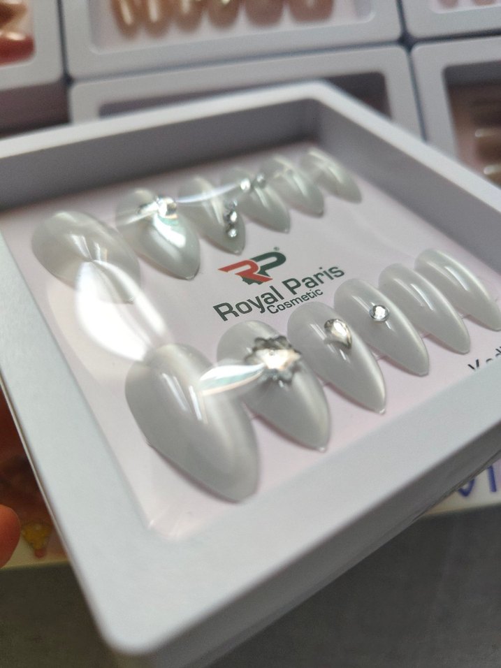 Royal Paris Beyaz Kedi Gözü takma tırnak - Görsel 2