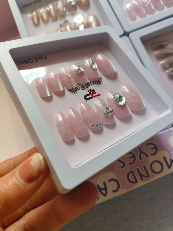 Royal Paris kedi gözü Pembe Taşlı Tırnak Süslemeleri - Görsel 3