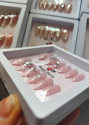 Royal Paris Pastel Pembe Taşlı Takma Tırnak Seti - Görsel 2