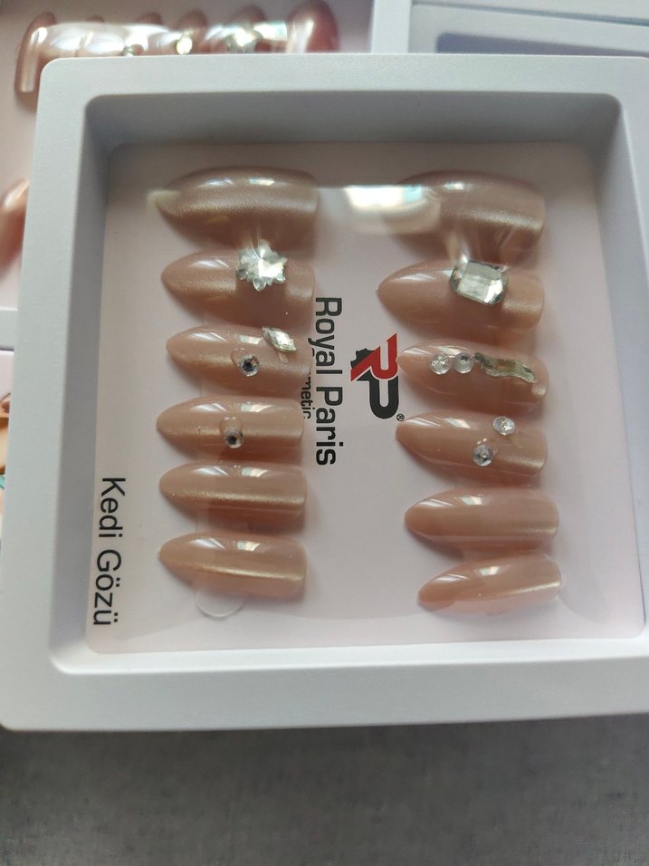 Royal Paris kedi gözü Bej Taşlı Tırnak Süsü Seti - Görsel 2