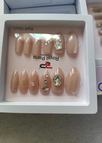 Royal Paris kedi gözü Bej Işıltılı  takma Tırnak Süslemeleri - Görsel 4