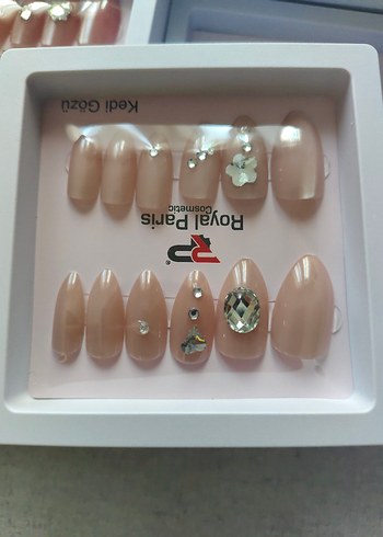 Royal Paris kedi gözü Bej Işıltılı  takma Tırnak Süslemeleri - Görsel 3