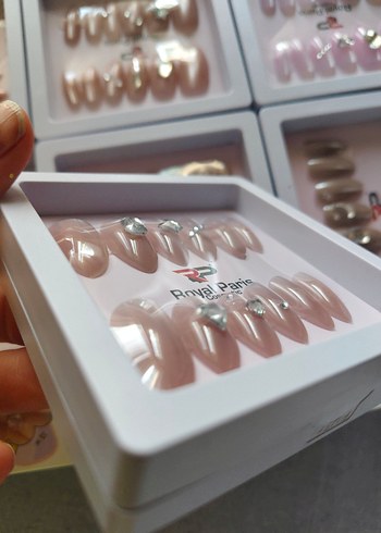 Bej Renkli Taşlı  takma Tırnak - Görsel 3