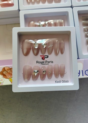 Bej Renkli Taşlı  takma Tırnak - Görsel 4
