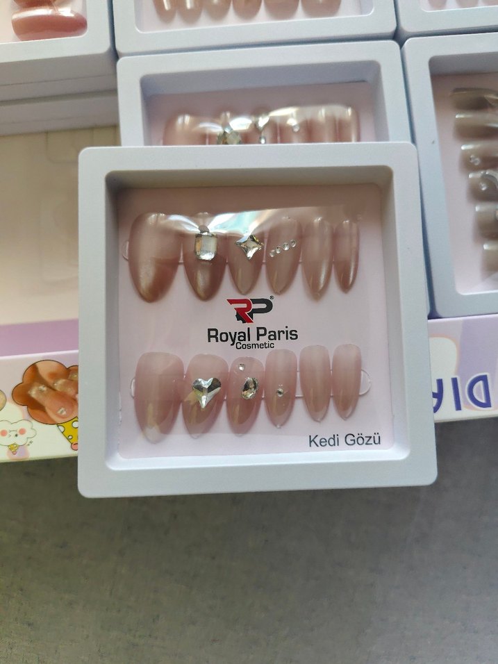 Bej Renkli Taşlı  takma Tırnak - Görsel 4