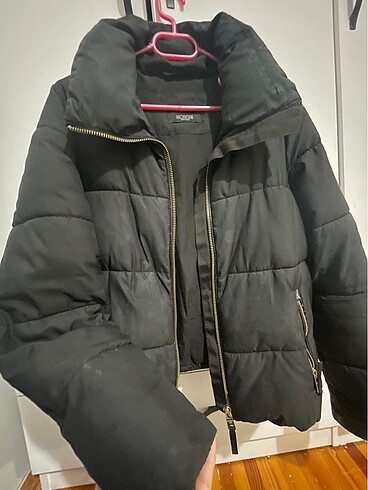 s Beden BERSHKA siyah şişme mont çıkarılabilir kürkü mevcut