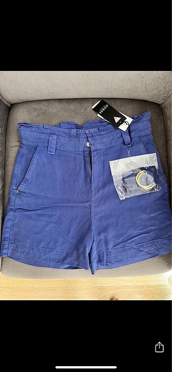 Guess kemerli şort