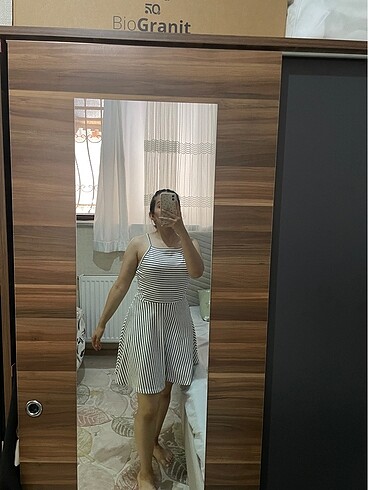 Sırt dekolteli elbise