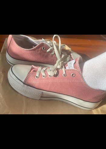 Pembe converse