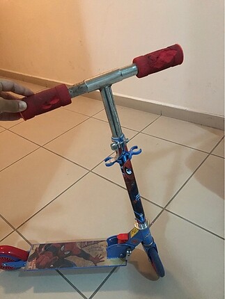 Scooter örümcek adam lı