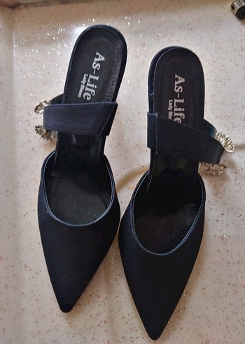 Zincir Detaylı Siyah Yılan Desenli Topuklu Ayakkabı - Görsel 5