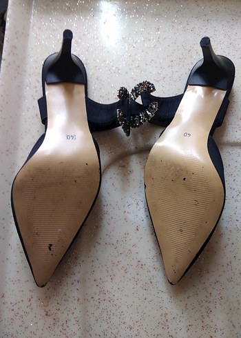 Zincir Detaylı Siyah Yılan Desenli Topuklu Ayakkabı - Görsel 6