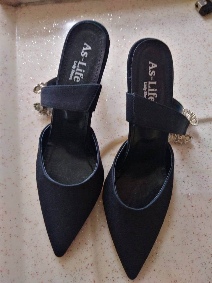 Zincir Detaylı Siyah Yılan Desenli Topuklu Ayakkabı - Görsel 5