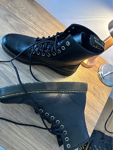 39 Beden Dr. Martens bot