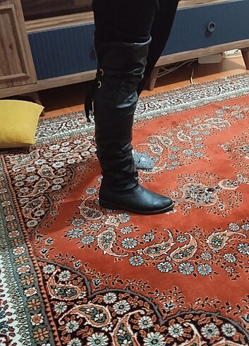 38 Beden siyah Renk Yeni gibi temiz yırtık vb yoktur 38