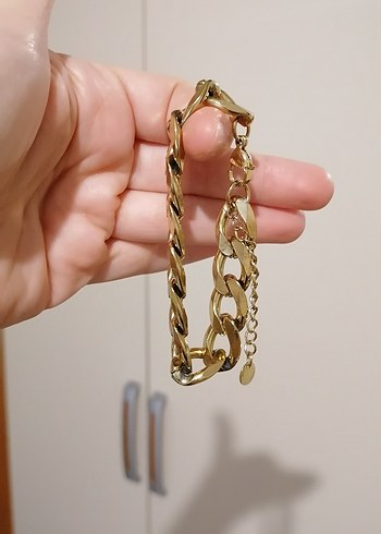 Zincir Detaylı Altın Renk Kadın Bileklik - Görsel 3