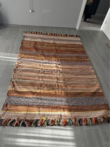 El dokuma İskandinav kilim