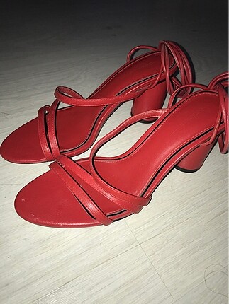36 Beden kırmızı Renk Bershka Kırmızı Topuklu Sandalet