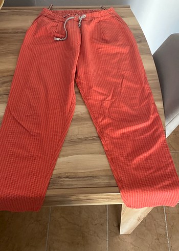 Kırmızı Pilili Rahat Kadın Pantolon