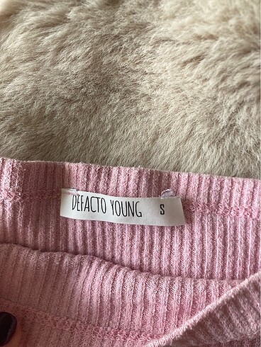 Defacto Pembe crop